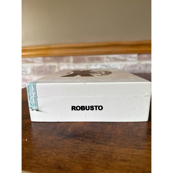 Jericho Hand Made Cigar Wooden Box With Metal Clasp For Storage - Picture 4 of 16